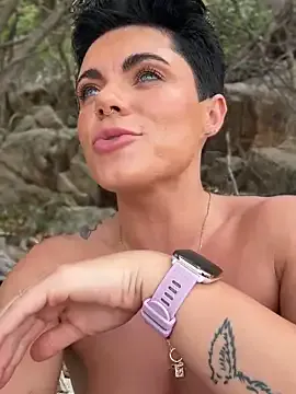 PearlQuinn – webcam model profile photo Image 7