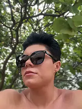 PearlQuinn – webcam model profile photo Image 9