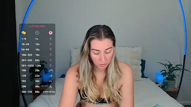 AbrilSilva – webcam model profile photo Image 5