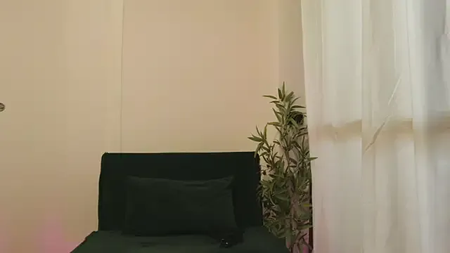 KaraNoir – webcam model profile photo Image 9