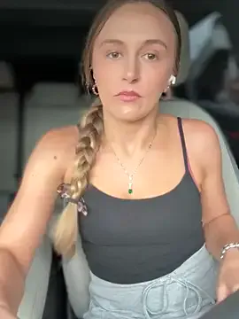 IrisWain – webcam model profile photo Image 10