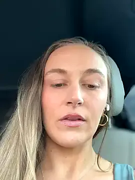 IrisWain – webcam model profile photo Image 13