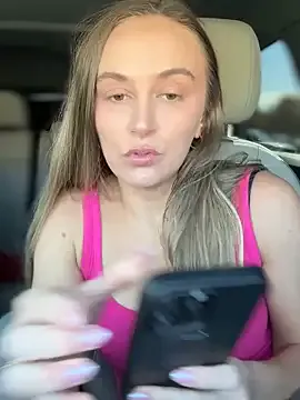 IrisWain – webcam model profile photo Image 15