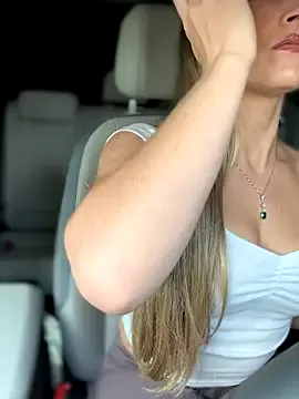 IrisWain – webcam model profile photo Image 17