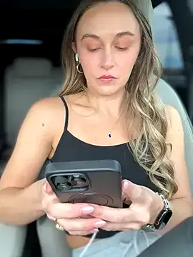 IrisWain – webcam model profile photo Image 19