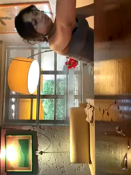 Yasminaa – webcam model profile photo Image 11