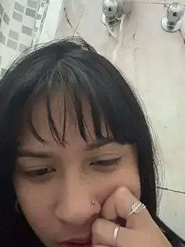 Yasminaa – webcam model profile photo Image 2