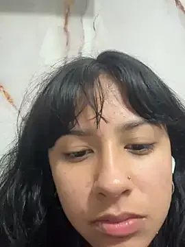 Yasminaa – webcam model profile photo Image 4