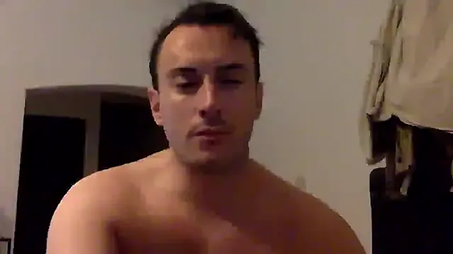 AmyBelmontt – webcam model profile photo Image 3