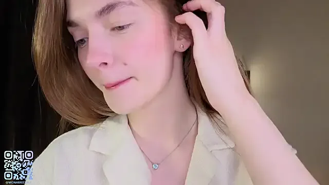 LoveLillyy – webcam model profile photo Image 8