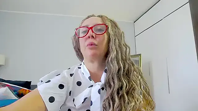 SofieLee – webcam model profile photo Image 4