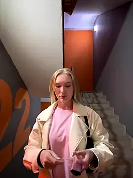 XxAlliGirlNextDoor – webcam model profile photo Image 13