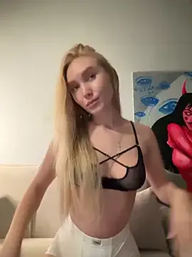 XxAlliGirlNextDoor – webcam model profile photo Image 14