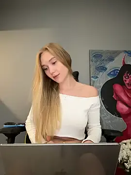 XxAlliGirlNextDoor – webcam model profile photo Image 6