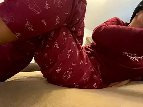 CurlyRina – webcam model profile photo Image 16