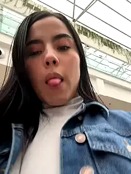 VaniaLee – webcam model profile photo Image 3