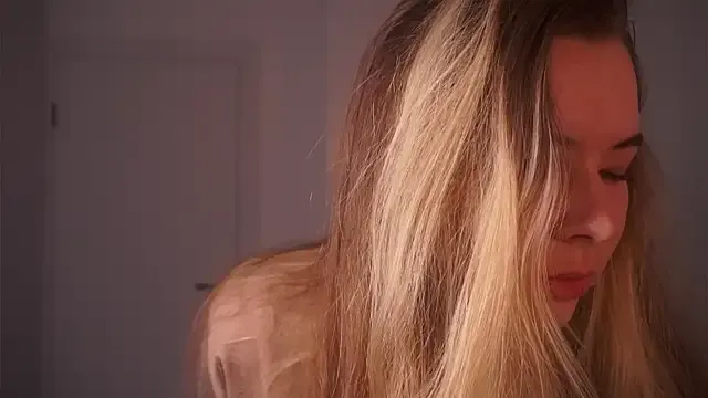 SkyLumen – webcam model profile photo Image 5