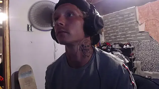 coreyniles96 – webcam model profile photo Image 11