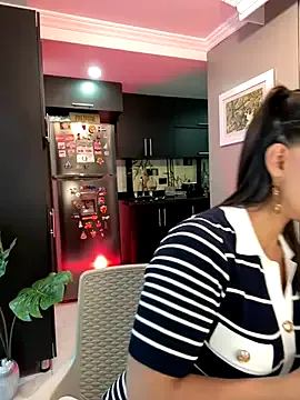 LiaSummerr – webcam model profile photo Image 2