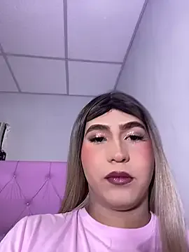 ClaraVanessa – webcam model profile photo Image 3