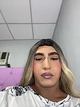 ClaraVanessa – webcam model profile photo Image 9