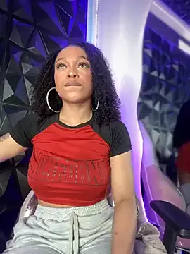 AmyBelmontt – webcam model profile photo Image 6