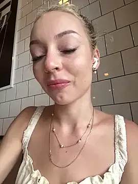 XStormy – webcam model profile photo Image 5