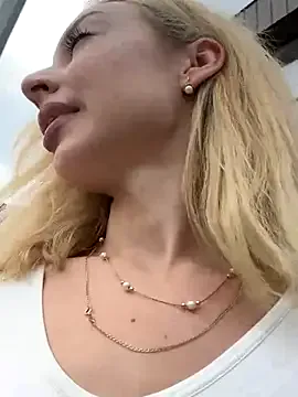 XStormy – webcam model profile photo Image 6