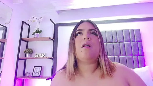 CassieGil – webcam model profile photo Image 2