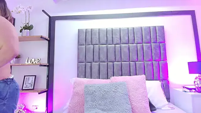 CassieGil – webcam model profile photo Image 3