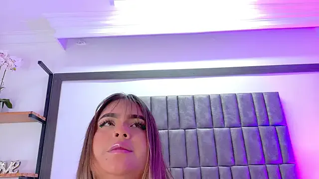 CassieGil – webcam model profile photo Image 6