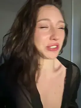 AmyBelmontt – webcam model profile photo Image 3