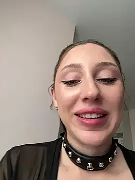 AmyBelmontt – webcam model profile photo Image 4