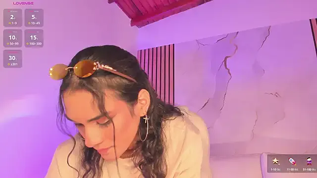 LaraHarvey – webcam model profile photo Image 9