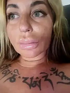 ElianaGarcia – webcam model profile photo Image 3