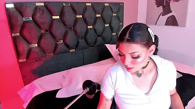 AishaAguilar – webcam model profile photo Image 14