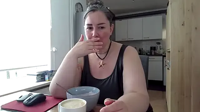 KimKelly13 – webcam model profile photo Image 14