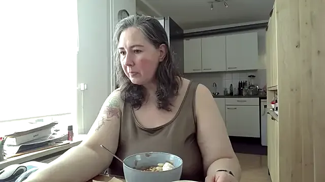 KimKelly13 – webcam model profile photo Image 3