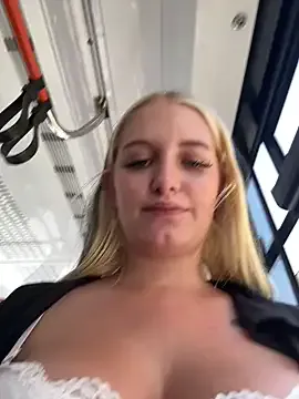 GreciaMorgan – webcam model profile photo Image 6