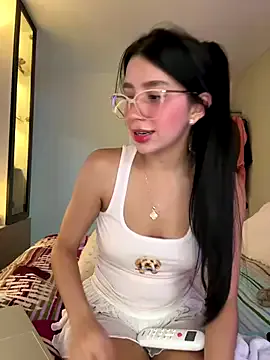 PearlQuinn – webcam model profile photo Image 5