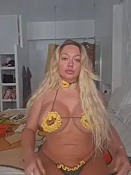 EmmaInLove – webcam model profile photo Image 3