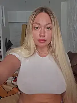 EmmaInLove – webcam model profile photo Image 5