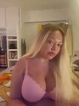 EmmaInLove – webcam model profile photo Image 6