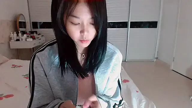 ZaraReyes – webcam model profile photo Image 17