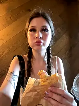 Mia--meow – webcam model profile photo Image 8