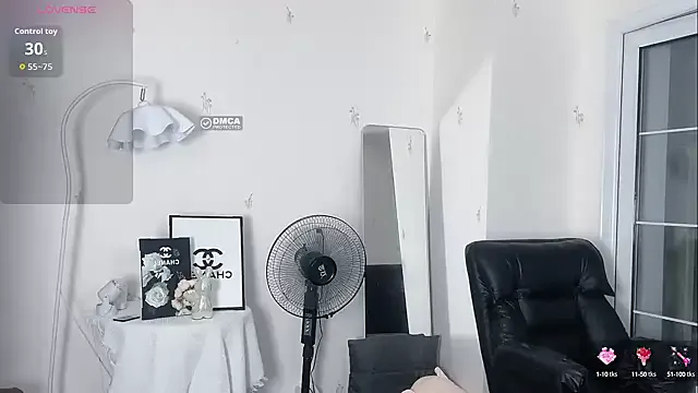 AmyBelmontt – webcam model profile photo Image 14