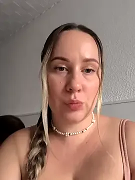 SusanaCrox – webcam model profile photo Image 13