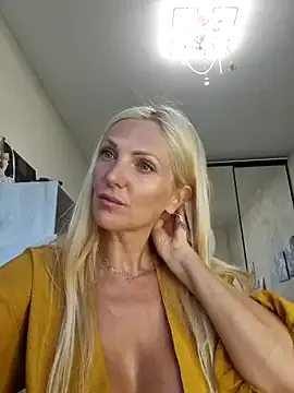 AmyBelmontt – webcam model profile photo Image 8