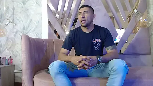 CutieEmy – webcam model profile photo Image 9