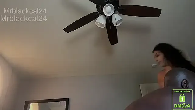 LauraFord – webcam model profile photo Image 2